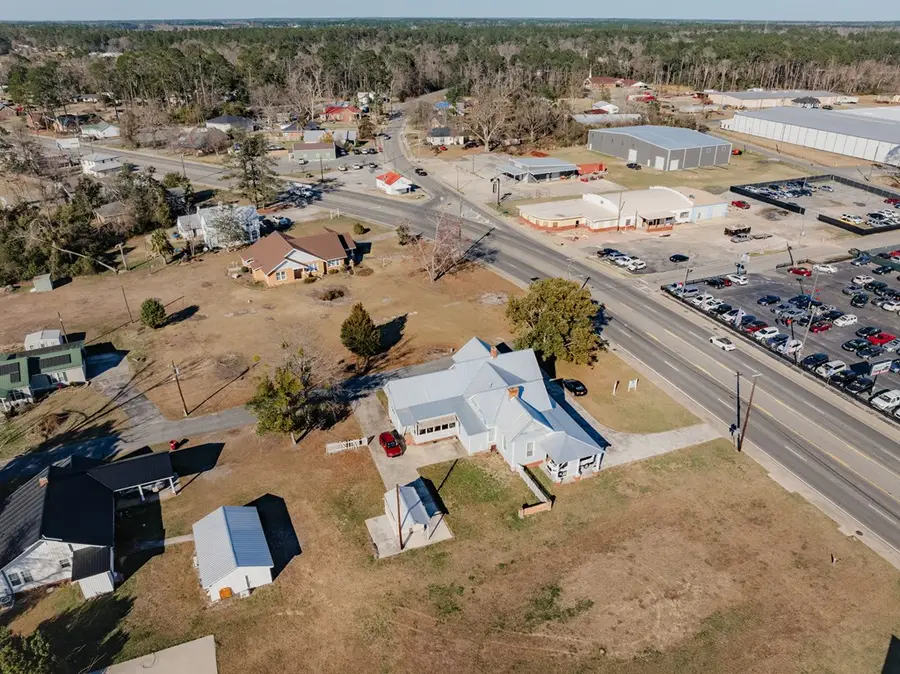 181 N Main St, Baxley, GA 31513 - #3