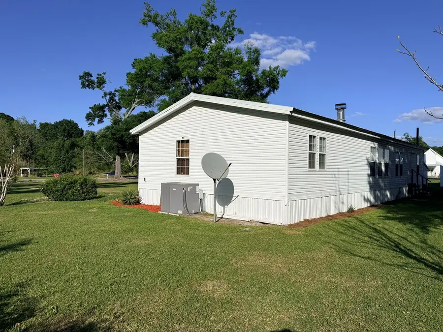 140 Crosby St, Surrency, GA 31563 - #3