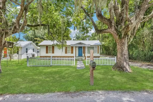 902 Old River Road, Darien, GA 31305