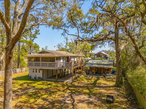 33 Warren Avenue, Waverly, GA 31565