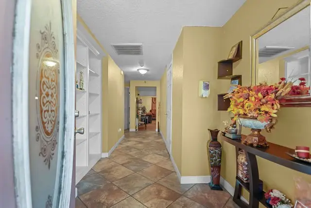 412 S Willow Street, Jesup, GA 31546 - #3