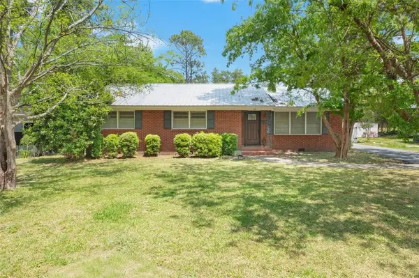 1011 Cherokee Circle, Waycross, GA 31501