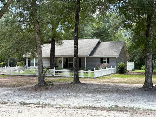 325 Creekview Drive, Hortense, GA 31543