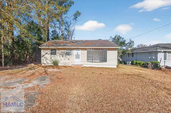 370 S 6th Street, Jesup, GA 31545