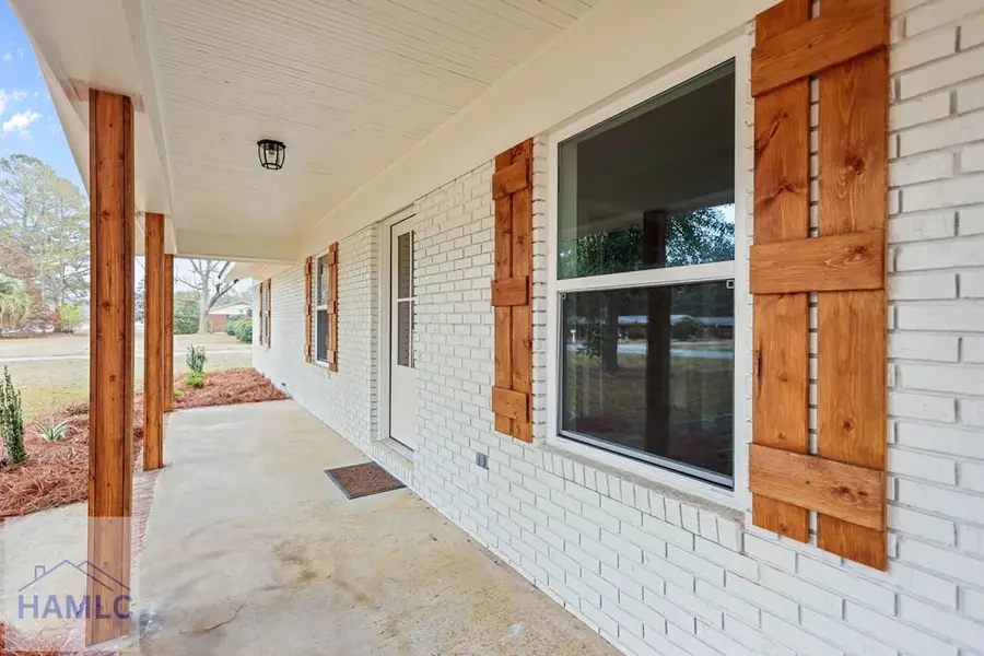 215 Glynn Street, Jesup, GA 31545 - #3