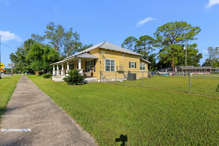 406 East J L Tyre Street, Screven, GA 31560 - #3