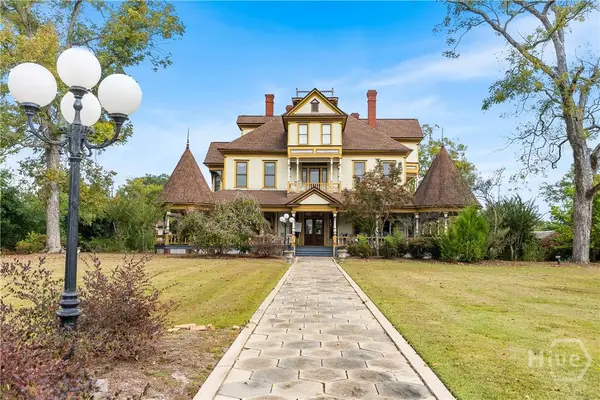 323 N Main Street, Swainsboro, GA 30401