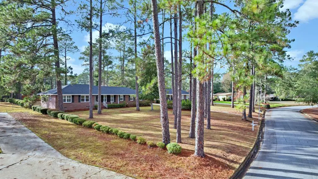 1914 Lakeridge Drive W, Albany, GA 31707 - Image #1