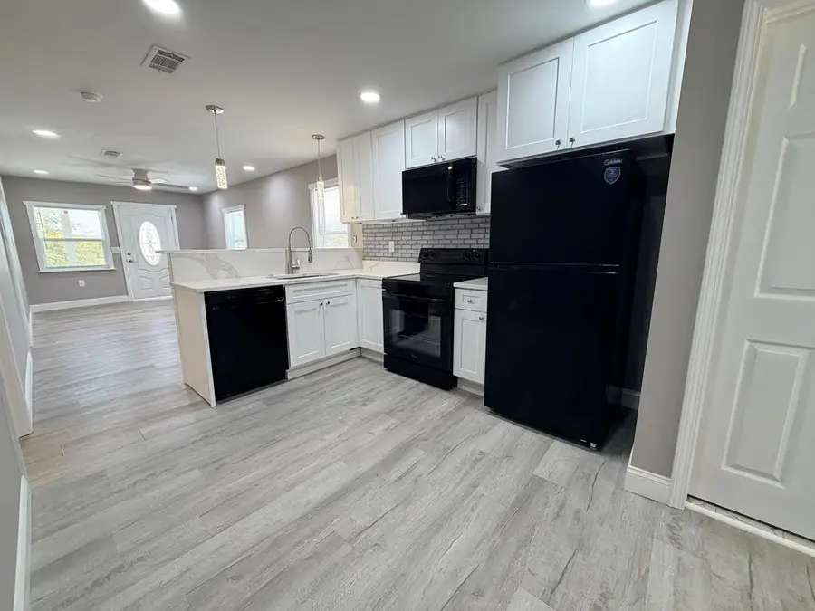 412 Holloway Avenue, Albany, GA 31701 - #2