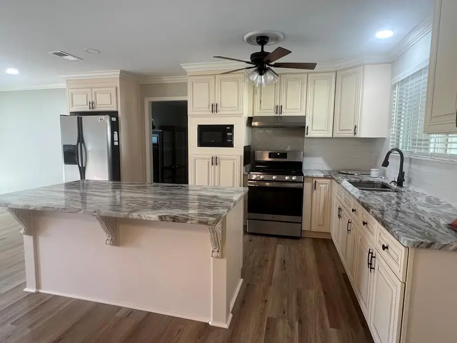 414 Pine Glen Dr, Albany, GA 31705 - #3