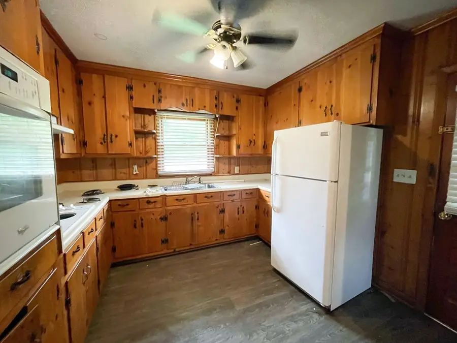 111 SE Rosewood Drive, Albany, GA 31705 - #2