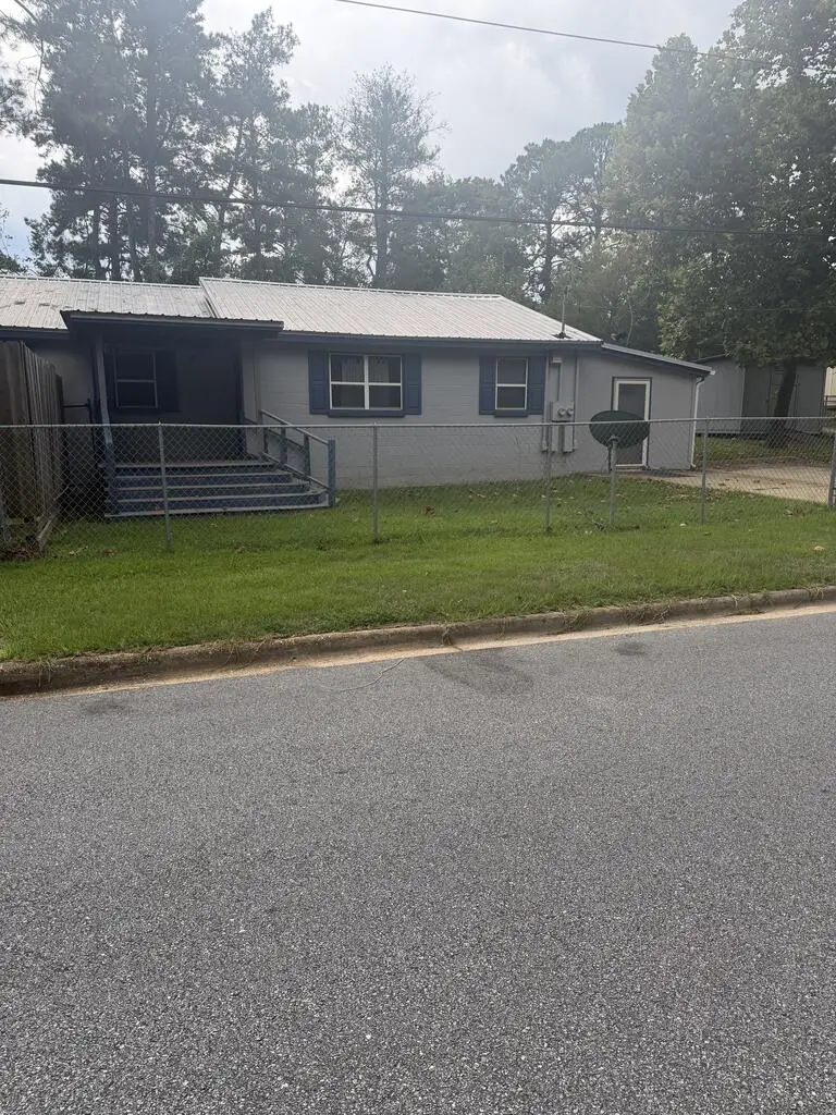 601 SE South Maple Street, Albany, GA 31705 - #2