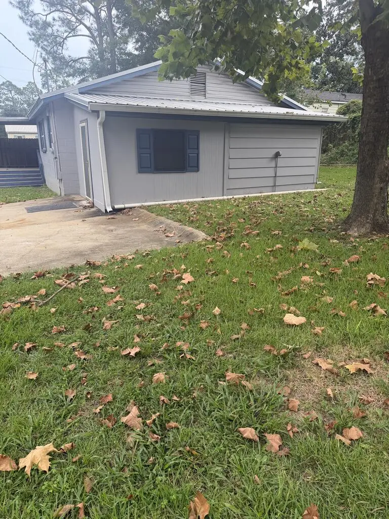 601 SE South Maple Street, Albany, GA 31705 - #3