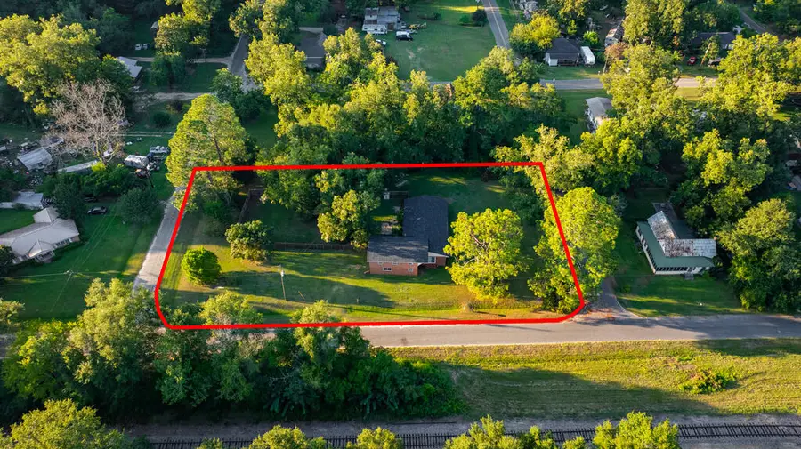 328 Railroad St, Seville, GA 31702 - #2