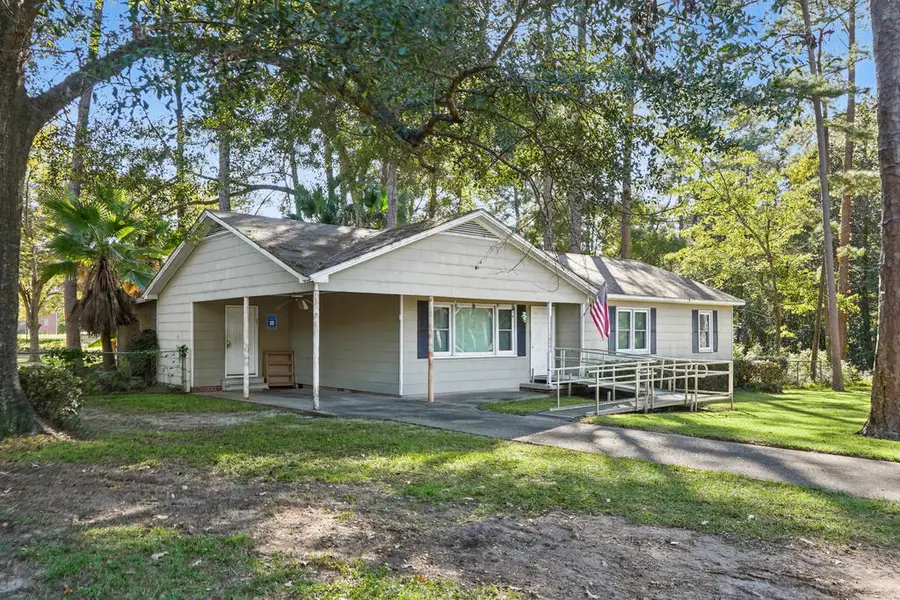 204 N Hibiscus Road, Albany, GA 31705 - #3