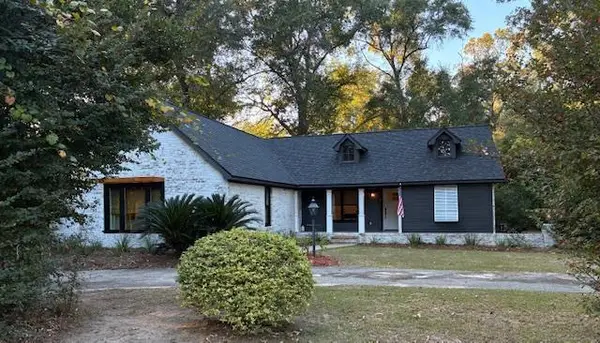 1600 Dogwood Dr, Bainbridge, GA 39819