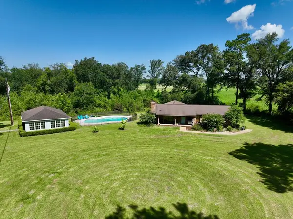 1477 Lake Dr, Bainbridge, GA 39817