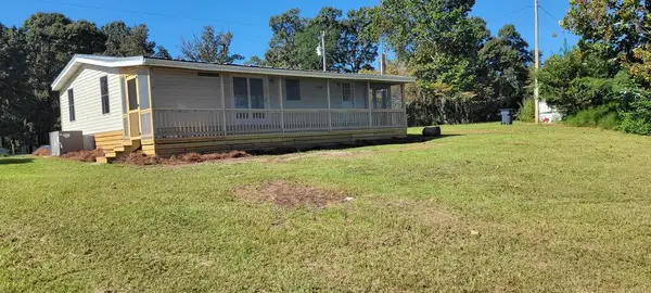 8130 Lake Carroll Dr, Donalsonville, GA 39845