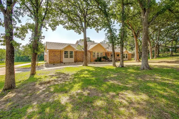 205 Roaring Springs Drive, Joshua, TX 76058