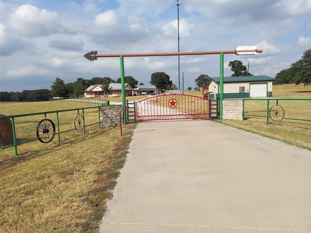 5585 Fm 902, Gainesville, TX 76240 ERA