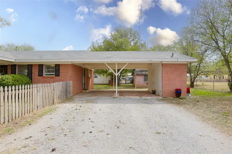 216 Woodlawn Avenue, Strawn, TX 76475 - #2