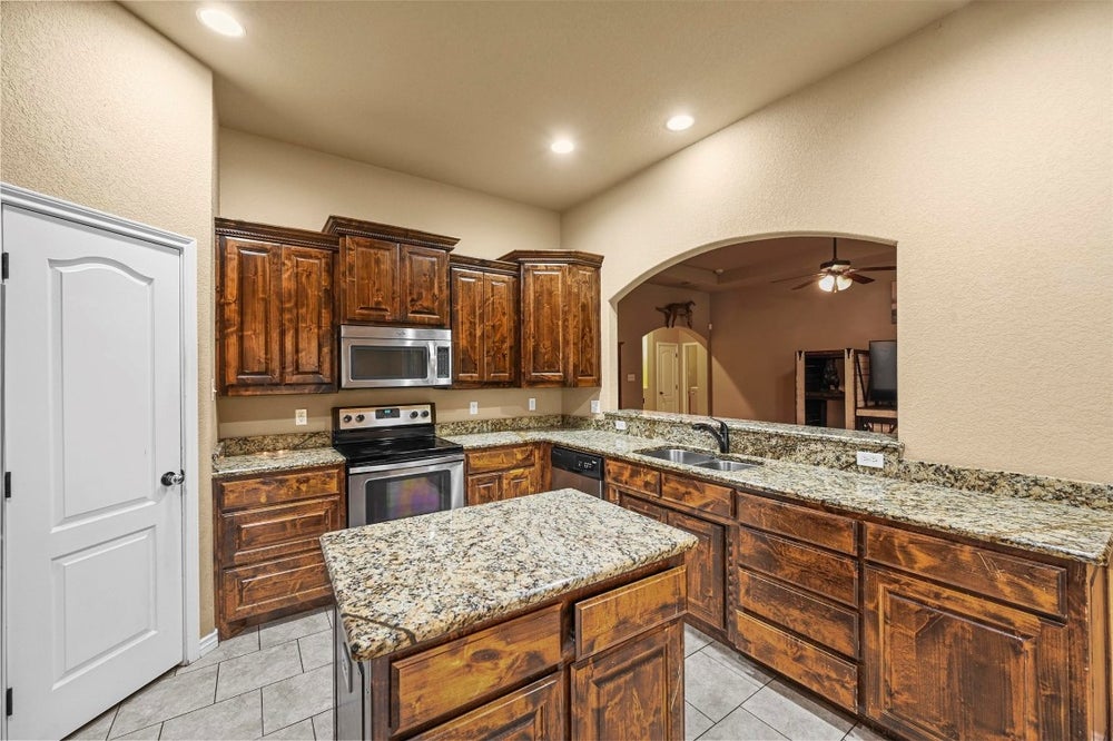 321 Cemetery Road, Boyd, TX 76023 ERA