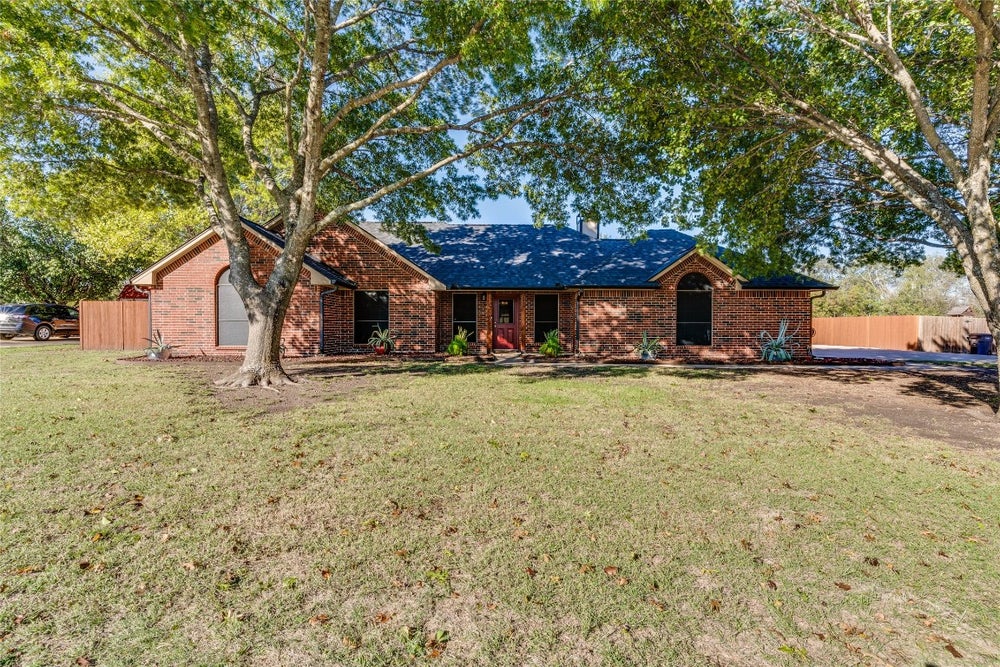 217 Prairie Creek Road, Red Oak, TX 75154 ERA