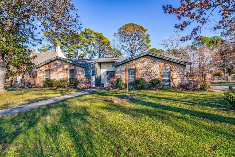 6700 Green Briar Lane, Flower Mound, TX 75022 ERA