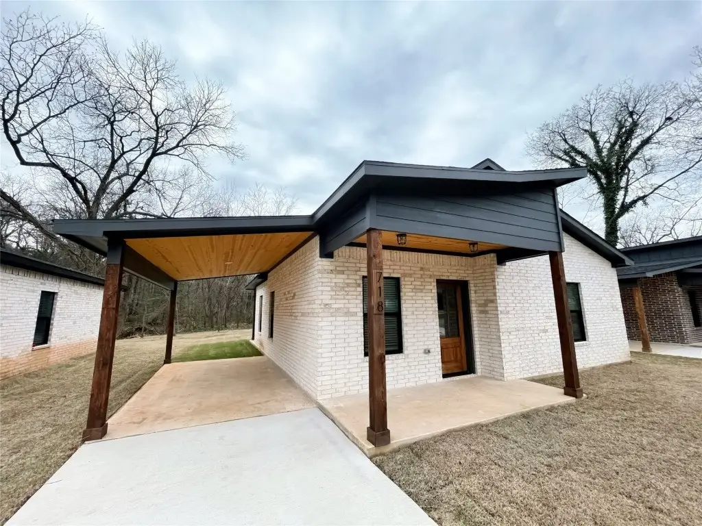 718 E Crawford Street, Denison, TX 75021 - Image #1