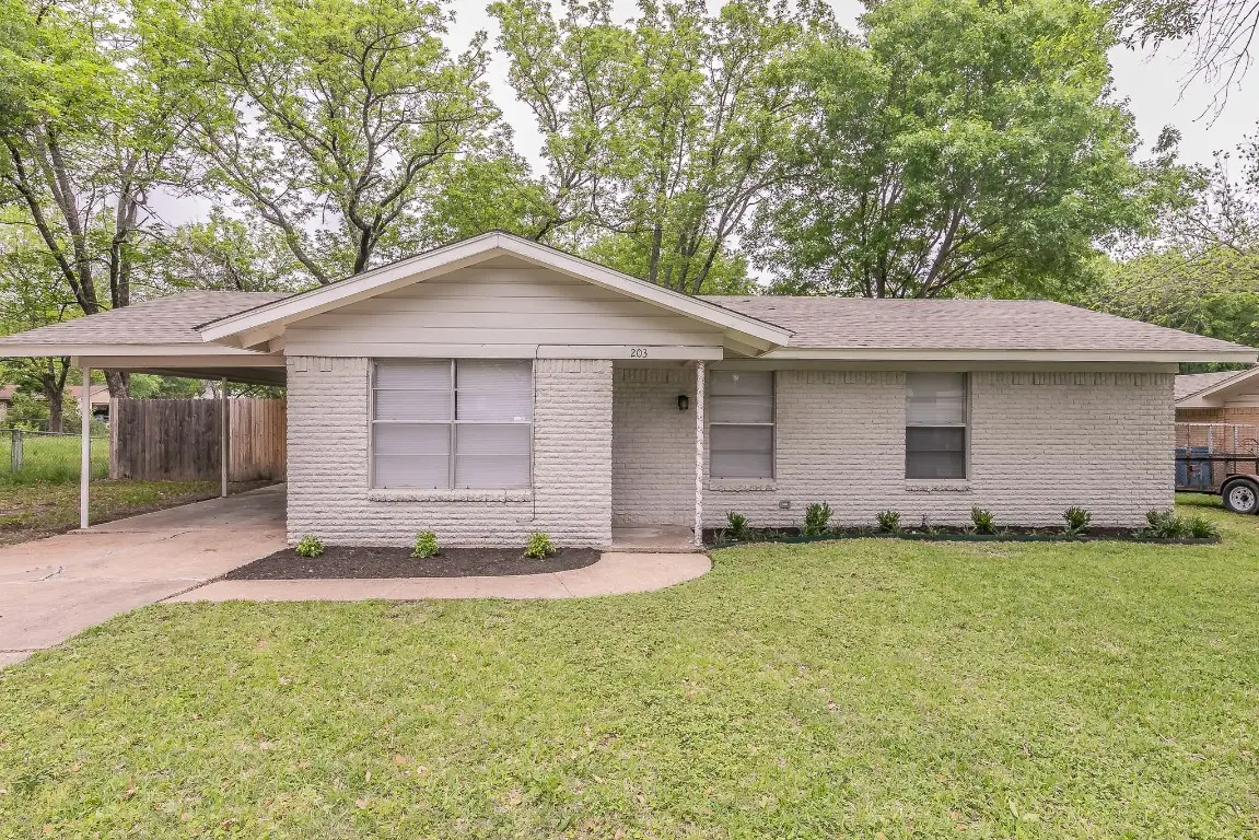 203 E 11th Street, Kaufman, TX 75142 - #1