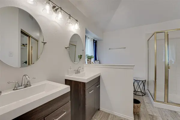 470 Chestnut Lane, DeSoto, TX 75115