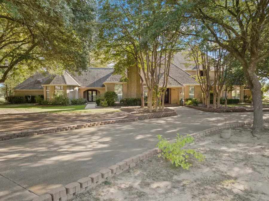 201 Country Club Drive, Mount Pleasant, TX 75455 - Image #2