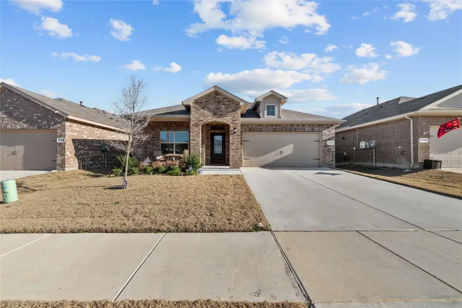 5229 Blue Night Drive, Fort Worth, TX 76179 - Image #2