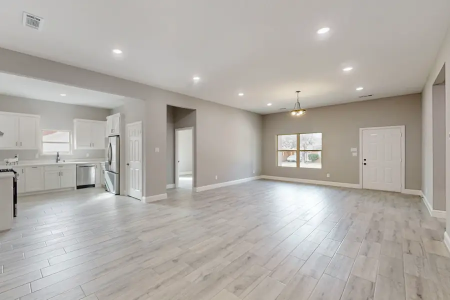 706 Poinsettia Drive, Lancaster, TX 75146 - Image #2