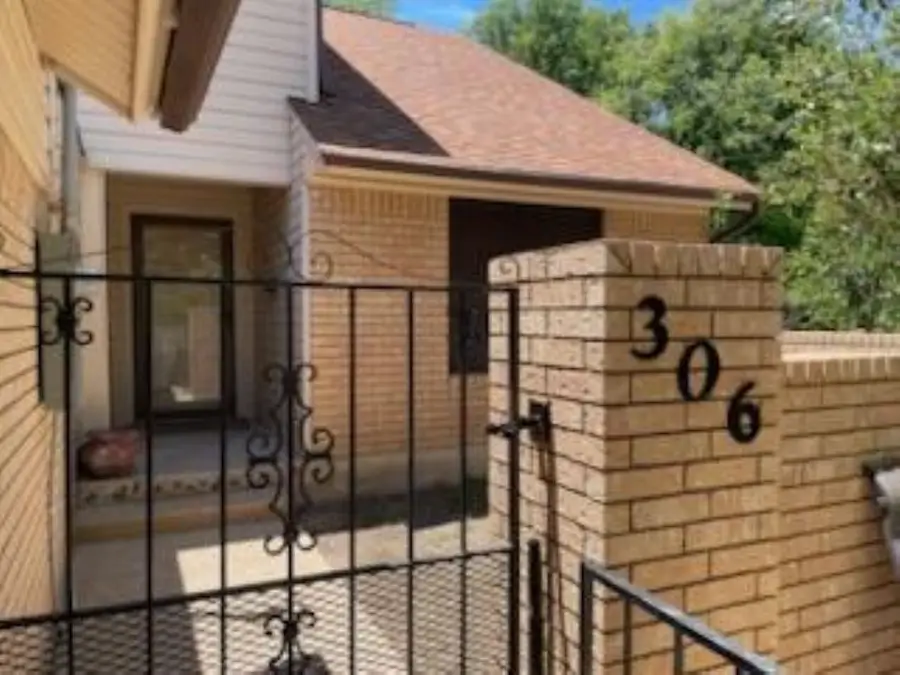 306 S Arnold Street, Lampasas, TX 76550 - #2
