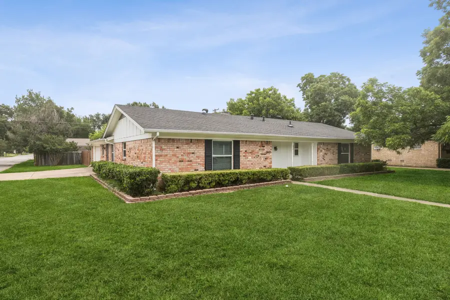 2140 Barbell Lane, Fort Worth, TX 76111 - Image #2