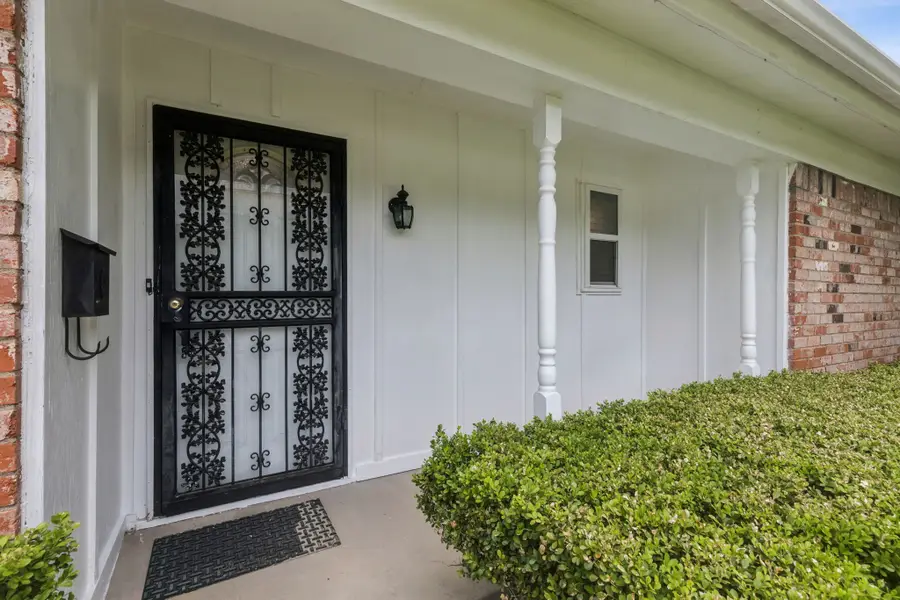 2140 Barbell Lane, Fort Worth, TX 76111 - Image #3