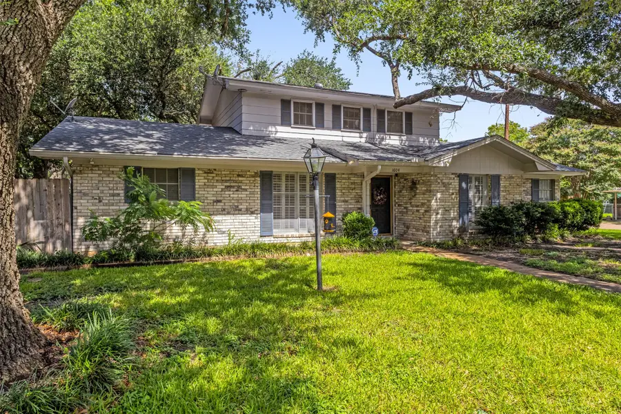 1604 N Cleveland Avenue, Cameron, TX 76520 - Image #2