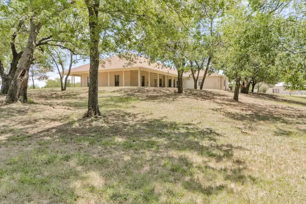 547 Fm 677 N, St Jo, TX 76265
