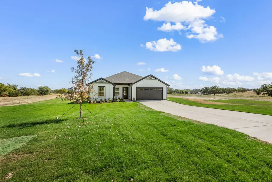 1016 Gatlin Circle, Springtown, TX 76082 - Image #2