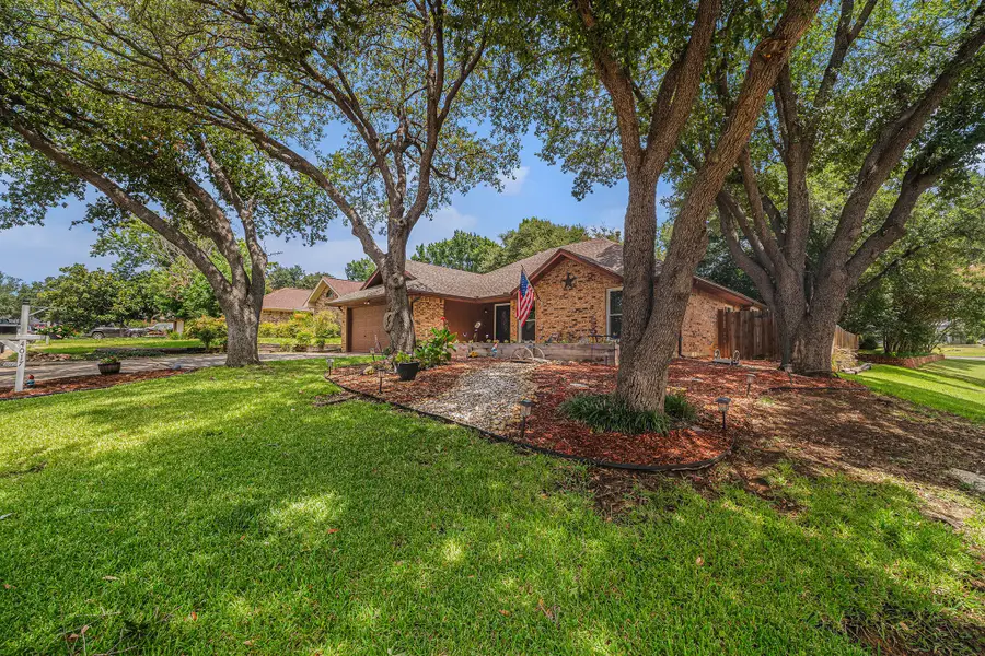 4017 Cherryhill Court, Arlington, TX 76016 - Image #2