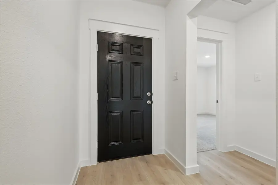 127 John Laurens Drive, Venus, TX 76084 - Image #2