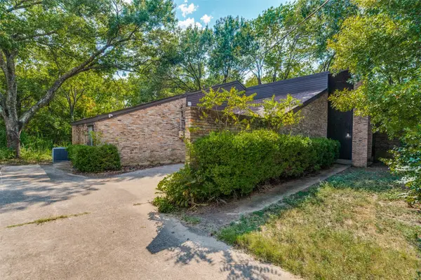 512 Spinner Road, DeSoto, TX 75115