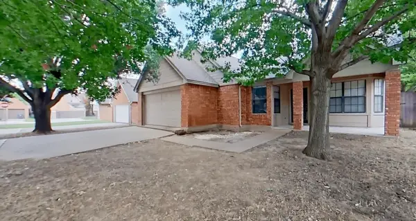 6003 Ivy Glen Drive, Arlington, TX 76017