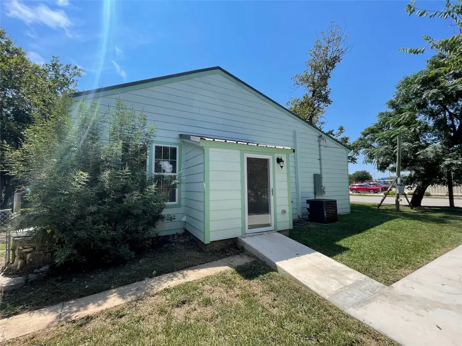 201 E 6th Street, Lampasas, TX 76550 - #3