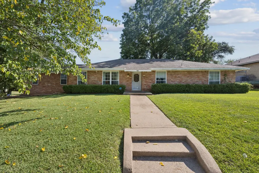 400 Riverwood Drive, Desoto, TX 75115 - Image #2