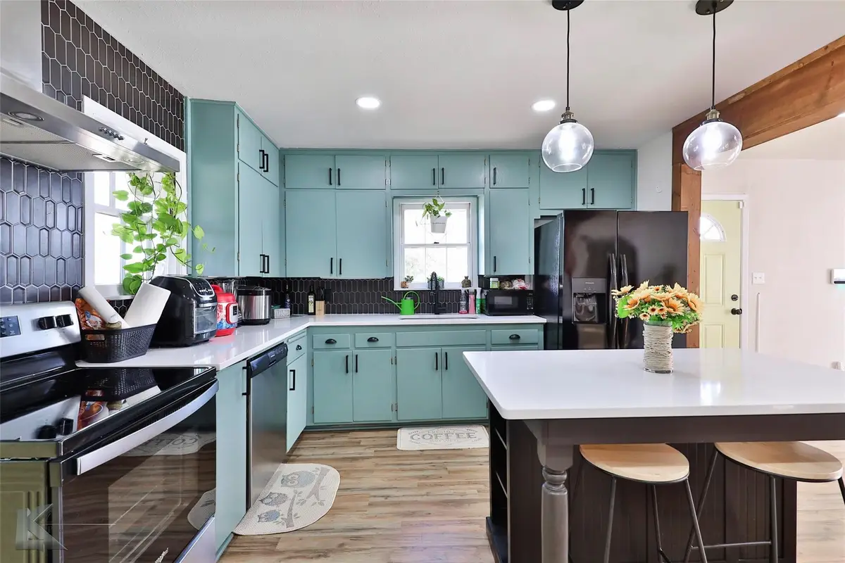 400 E Arkansas Avenue, Sweetwater, TX 79556 - Image #1