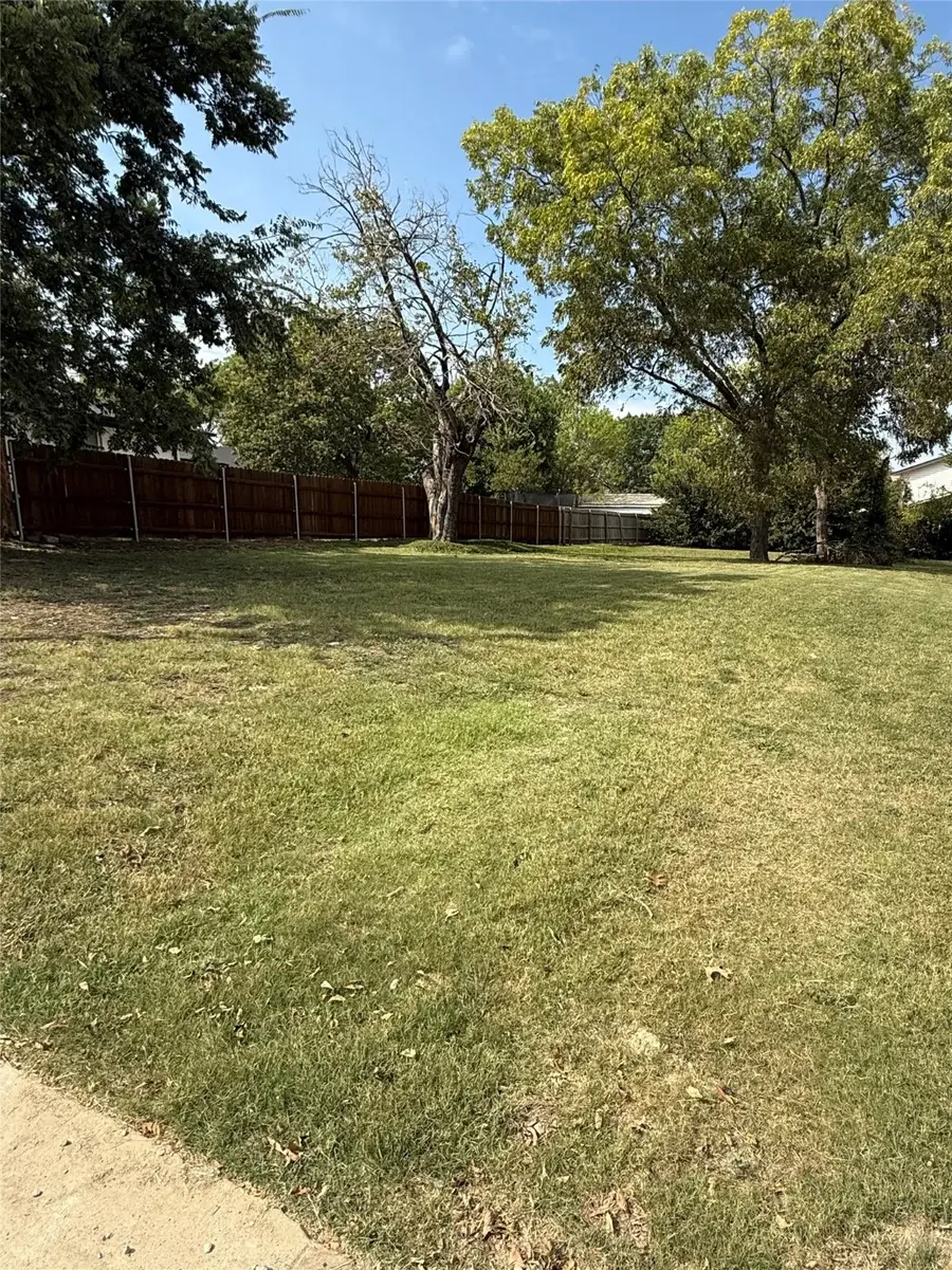 1102 W Erwin Avenue, McKinney, TX 75069 - Image #2