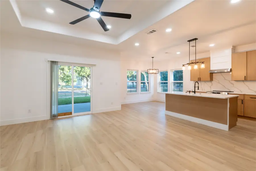 6131 Inca Drive, Enchanted Oaks, TX 75156 - Image #2