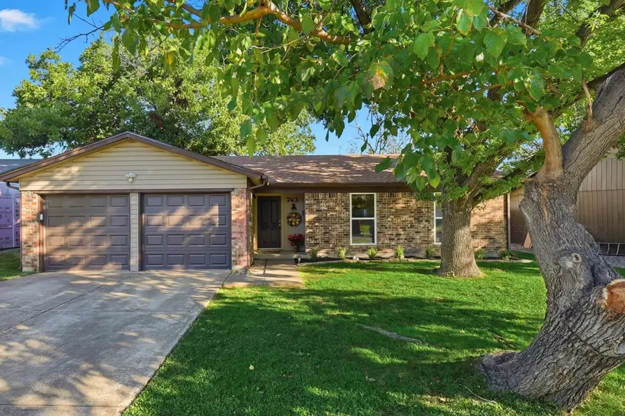 743 Idlewilde Drive, Lewisville, TX 75067 - Image #2